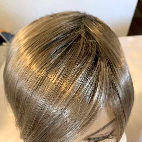 Wig Shaded Cappuccino Straight Bob NWOT Gorgeous - Picture 2 of 11